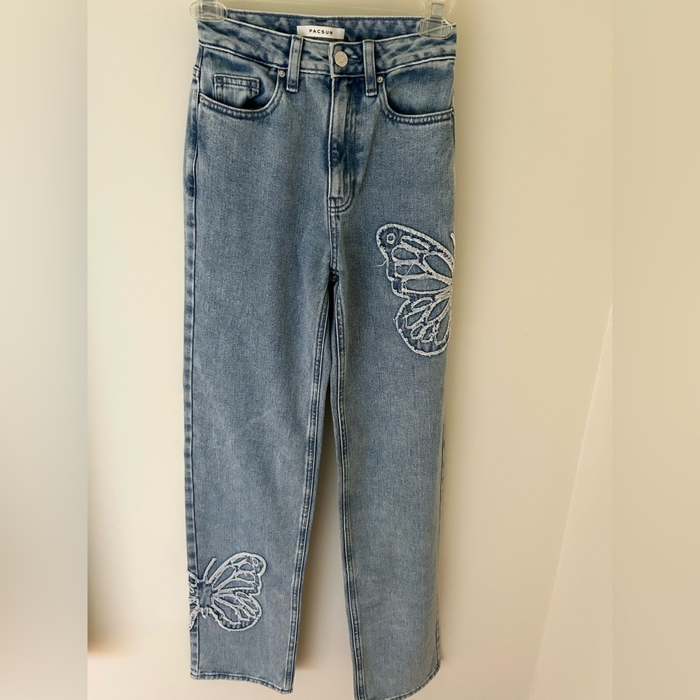 PACSUN 90s Boyfriend Jeans w/ 3D Embroidered Butterflies
Size: 22 (XXS/00) 
EUC